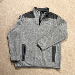 Vineyard Vines Men’s size XL 3/4 zip pullover.